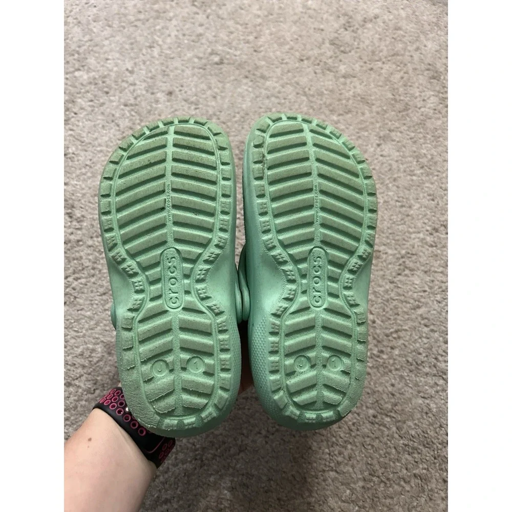 Kids Mint Green Crocs Size J1 Youth Size 1 Charms Included Sherpa‎ Lined Fleece